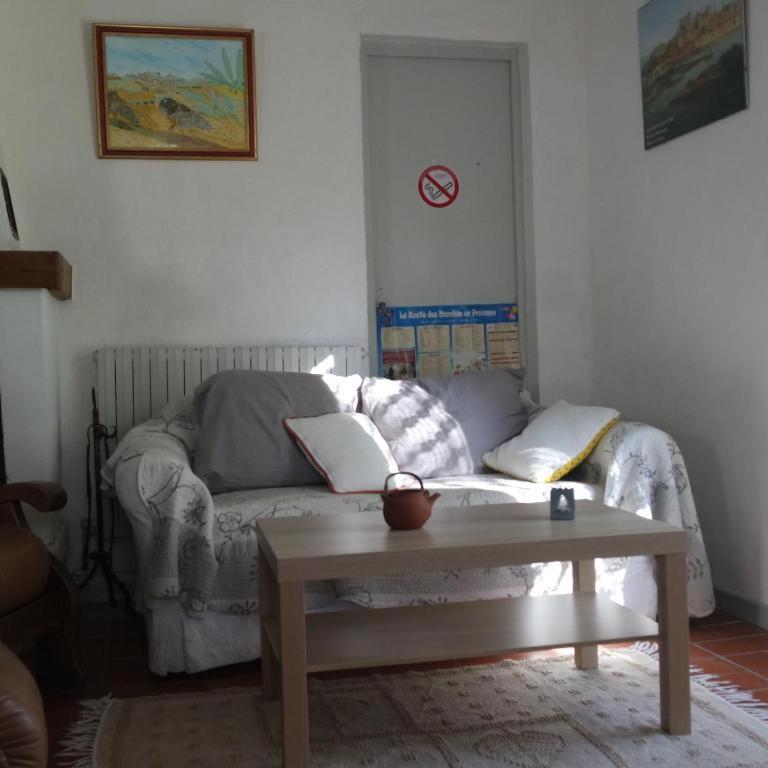 Mas Grimaud - Gite- Studio Et Chambres D'Hotes Familiales エガリエール エクステリア 写真