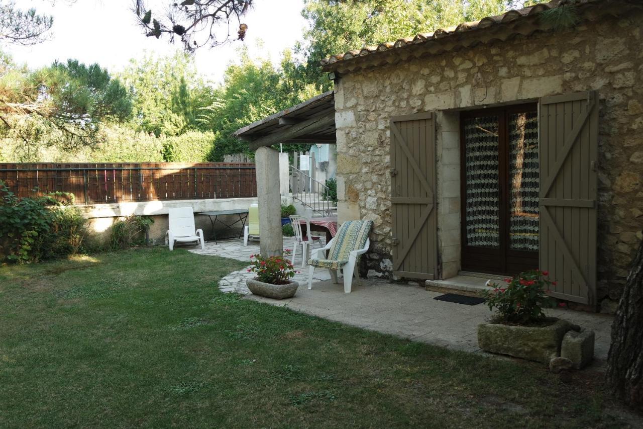 Mas Grimaud - Gite- Studio Et Chambres D'Hotes Familiales エガリエール エクステリア 写真