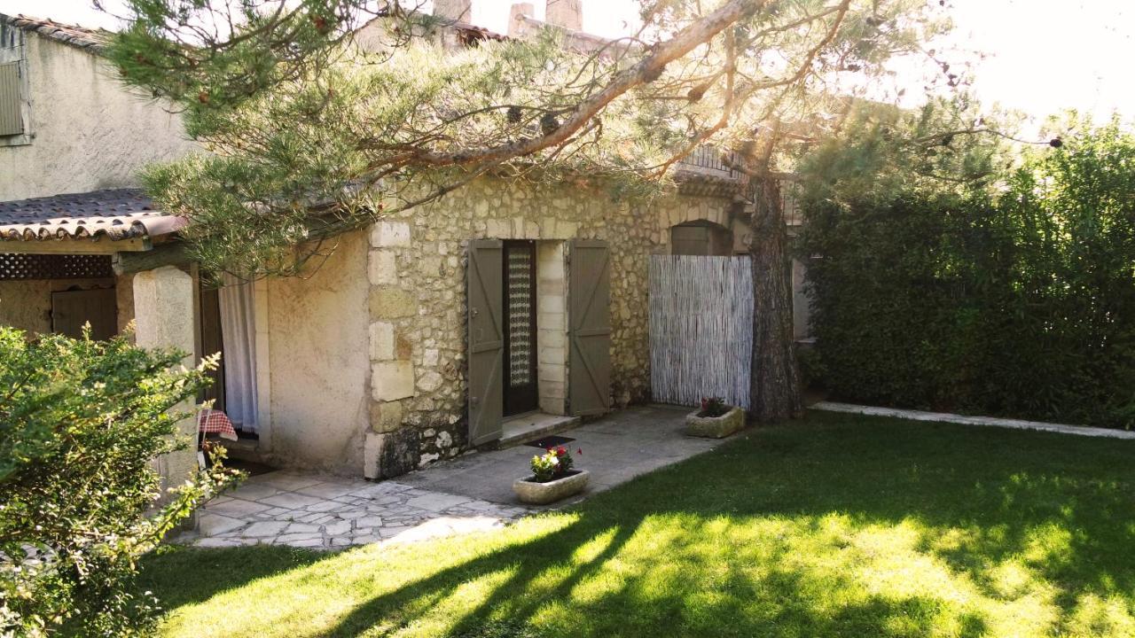 Mas Grimaud - Gite- Studio Et Chambres D'Hotes Familiales エガリエール エクステリア 写真