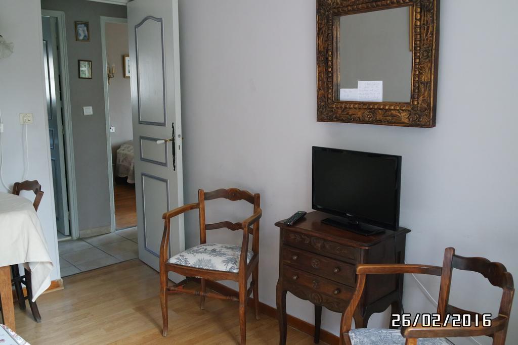 Mas Grimaud - Gite- Studio Et Chambres D'Hotes Familiales エガリエール エクステリア 写真